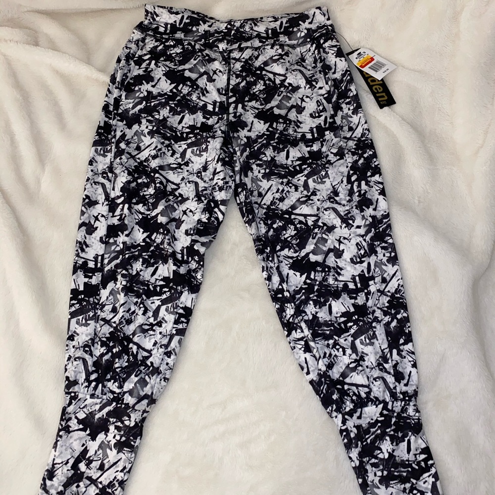 Black and white crop workout leggings